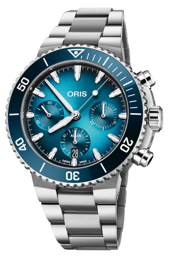 Oris Aquis Chronograph 01 771 7793 4155 z modro številčnico, tremi števci in modrim keramičnim obročem, pogled od spredaj